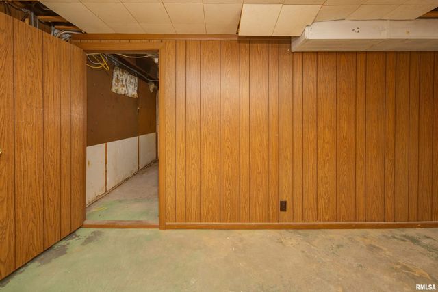 5109 N PINE Street, Davenport, IA 52806