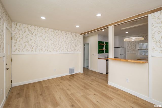 5109 N PINE Street, Davenport, IA 52806