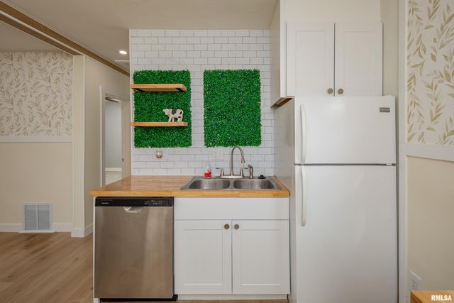 5109 N PINE Street, Davenport, IA 52806