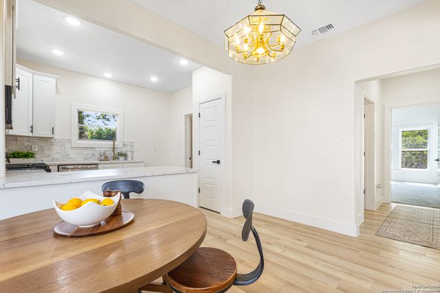 705 E Woodlawn, San Antonio, TX 78212