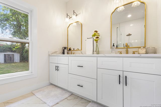 705 E Woodlawn, San Antonio, TX 78212