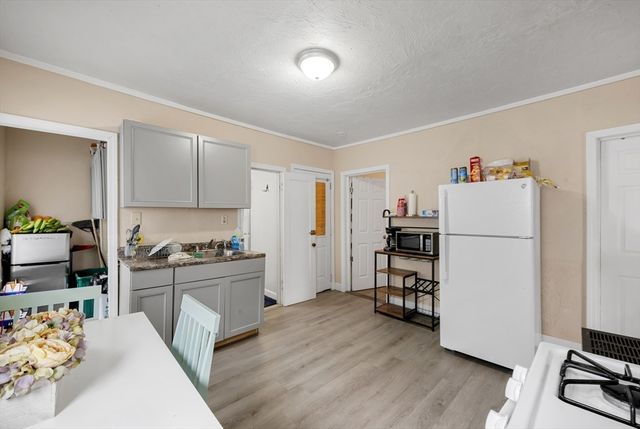20 Mott St, Worcester, MA 01604