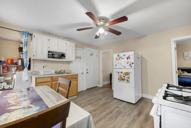 20 Mott St, Worcester, MA 01604