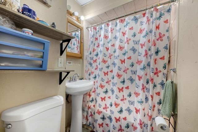 20 Mott St, Worcester, MA 01604