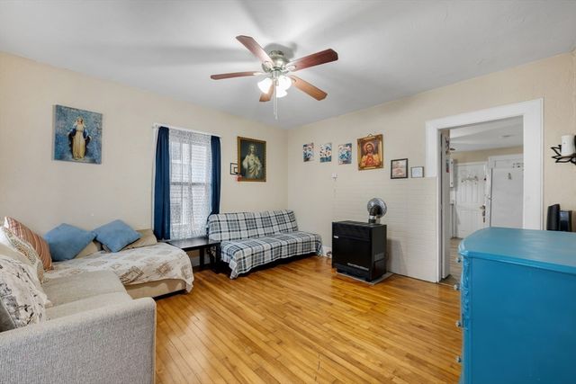 20 Mott St, Worcester, MA 01604