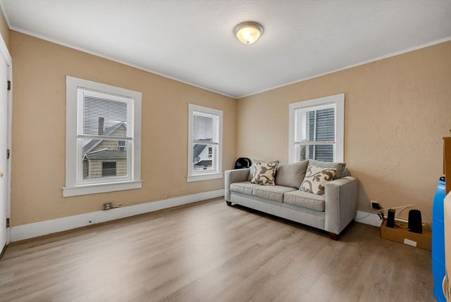20 Mott St, Worcester, MA 01604