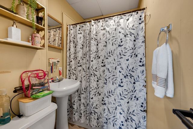20 Mott St, Worcester, MA 01604