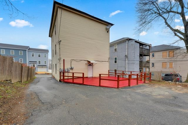 20 Mott St, Worcester, MA 01604