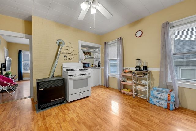 20 Mott St, Worcester, MA 01604