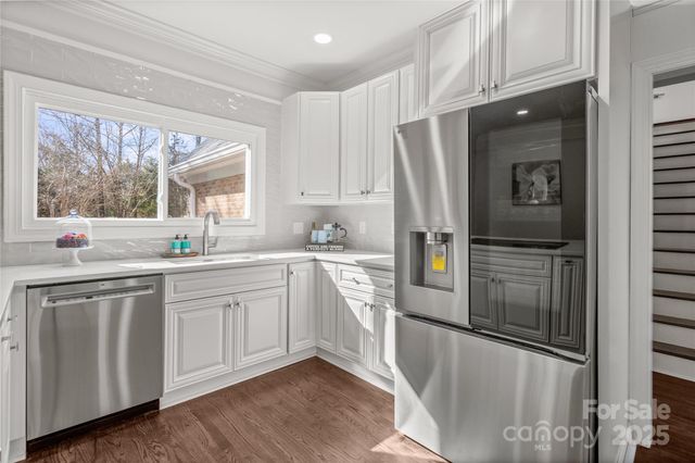 8503 Foxbridge Drive 16, Matthews, NC 28104