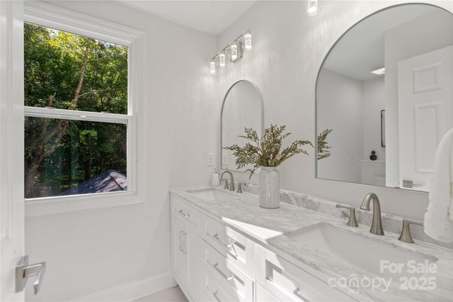 8503 Foxbridge Drive 16, Matthews, NC 28104
