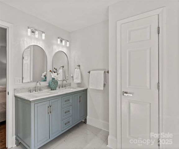 8503 Foxbridge Drive 16, Matthews, NC 28104