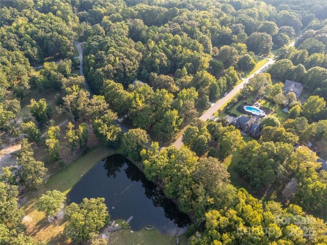 8503 Foxbridge Drive 16, Matthews, NC 28104