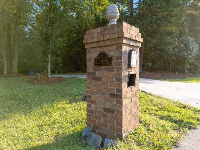 8503 Foxbridge Drive 16, Matthews, NC 28104