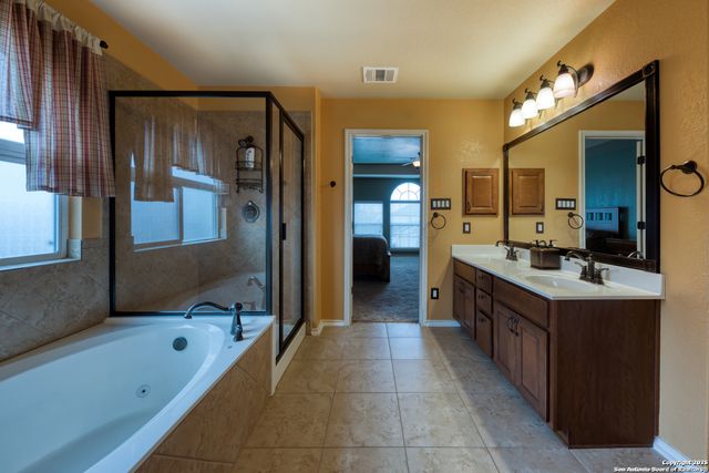 909 Armour, Cibolo, TX 78108