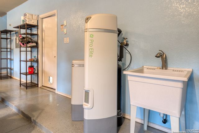 909 Armour, Cibolo, TX 78108