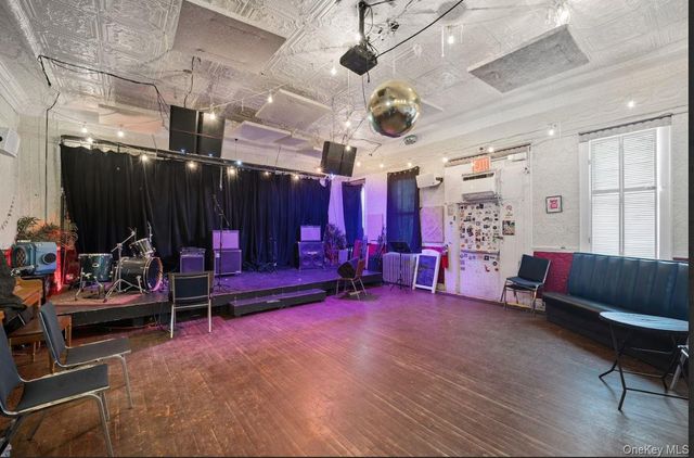 552 Grandview Avenue, Ridgewood, NY 11385