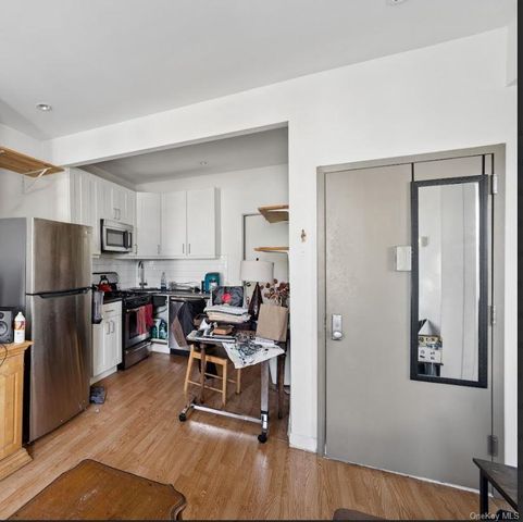552 Grandview Avenue, Ridgewood, NY 11385