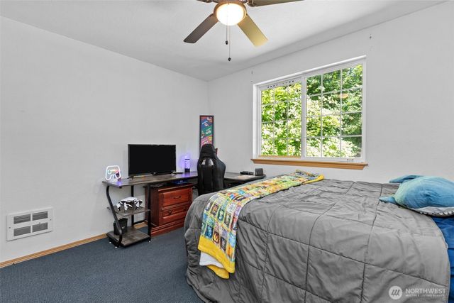 17504 Loop Lane SE, Yelm, WA 98597