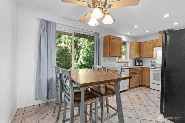 17504 Loop Lane SE, Yelm, WA 98597