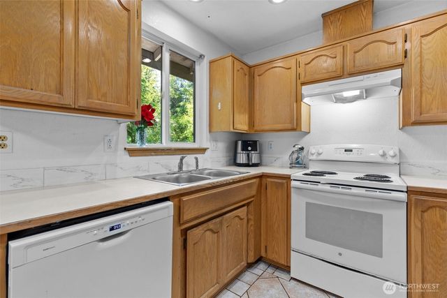 17504 Loop Lane SE, Yelm, WA 98597