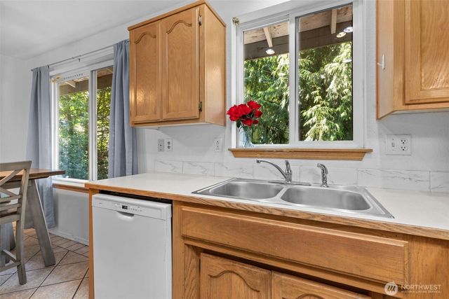 17504 Loop Lane SE, Yelm, WA 98597