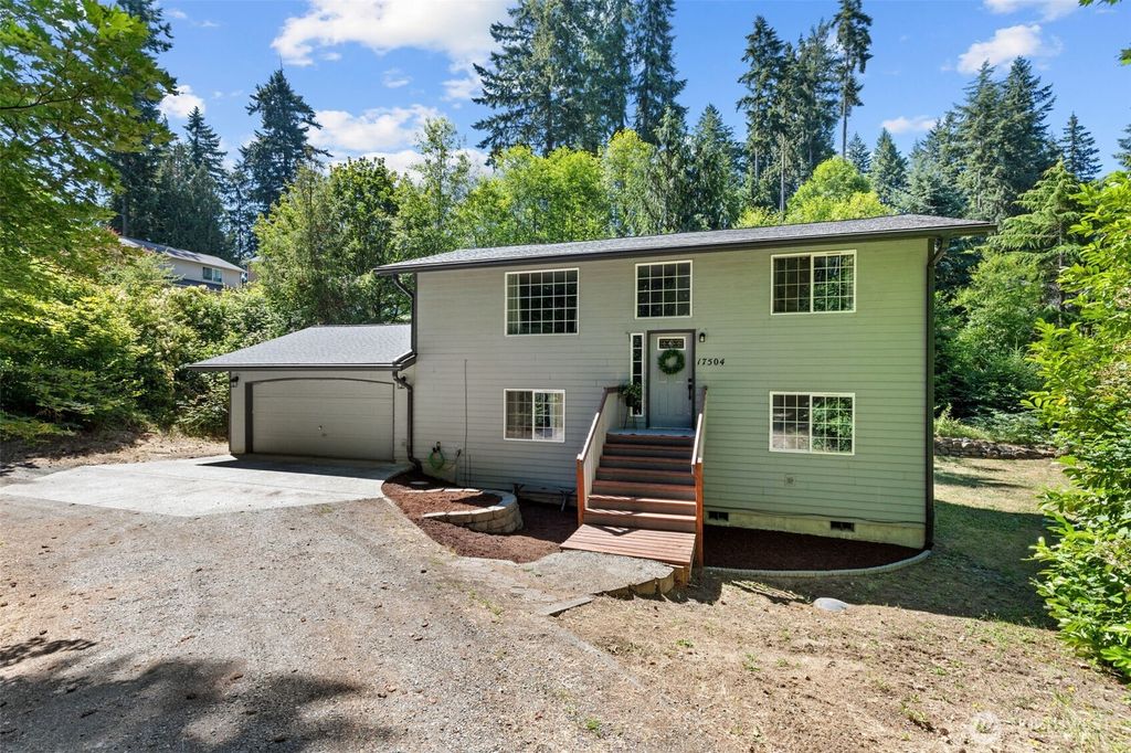 17504 Loop Lane SE, Yelm, WA 98597