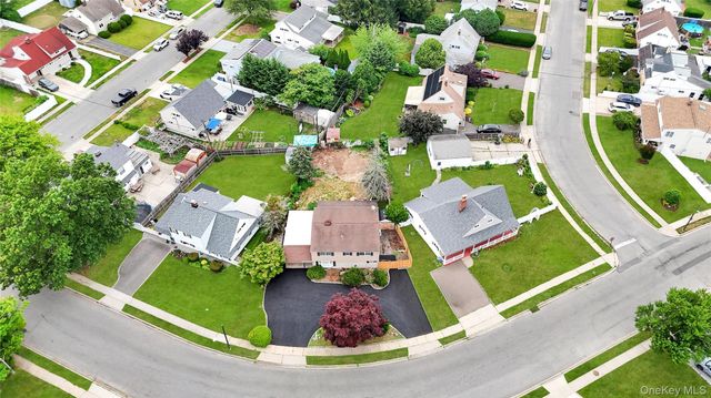 82 Scooter Lane, Hicksville, NY 11801