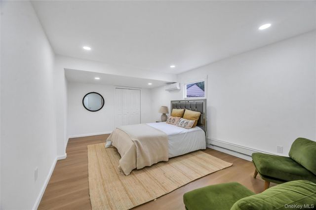 82 Scooter Lane, Hicksville, NY 11801
