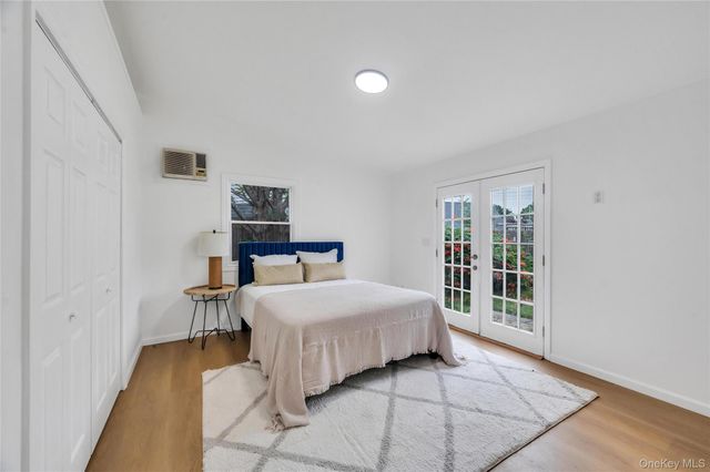 82 Scooter Lane, Hicksville, NY 11801