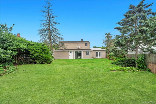 82 Scooter Lane, Hicksville, NY 11801