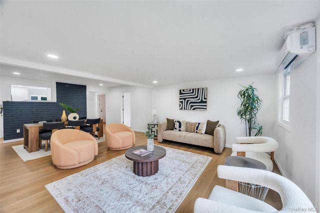 82 Scooter Lane, Hicksville, NY 11801