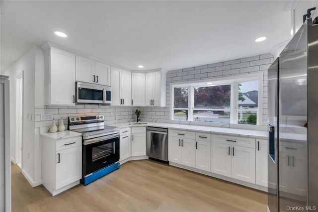 82 Scooter Lane, Hicksville, NY 11801