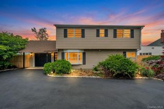 82 Scooter Lane, Hicksville, NY 11801