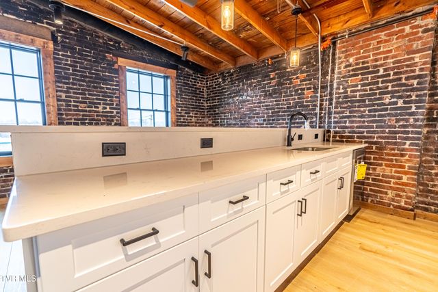 453 East Main Street 800, Kingsport, TN 37660