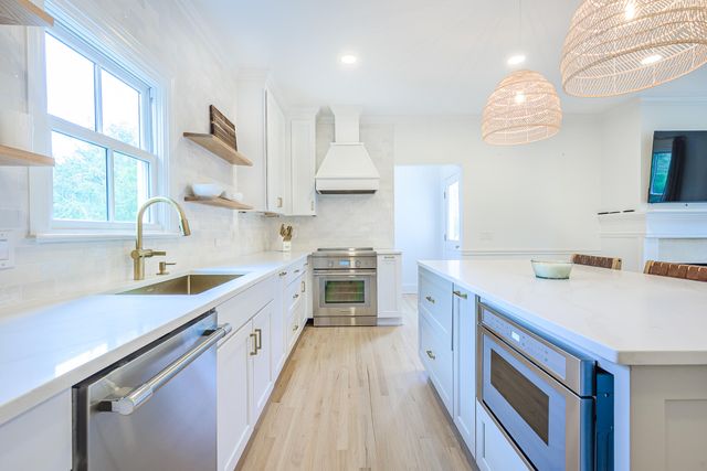 112 Middle Street, Mount Pleasant, SC 29464