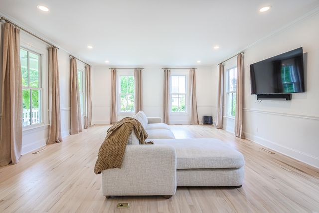112 Middle Street, Mount Pleasant, SC 29464