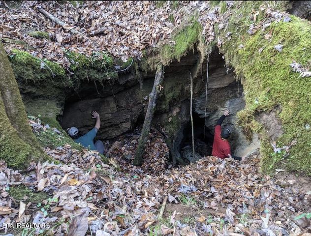 3201 Ballplay Rd, Madisonville, TN 37354