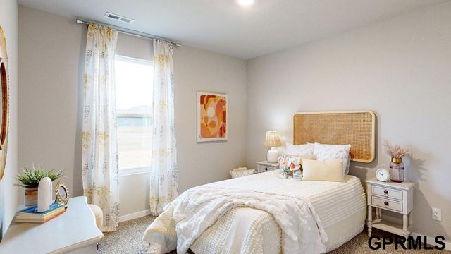 18468 Aurora Street, Omaha, NE 68136