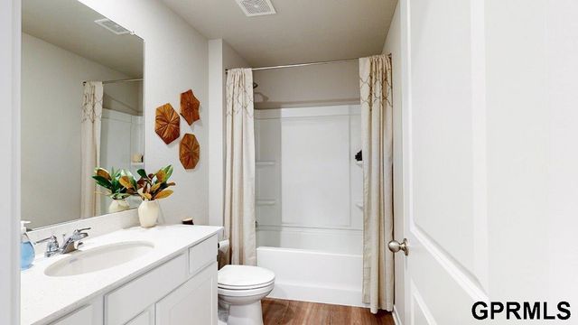 18468 Aurora Street, Omaha, NE 68136