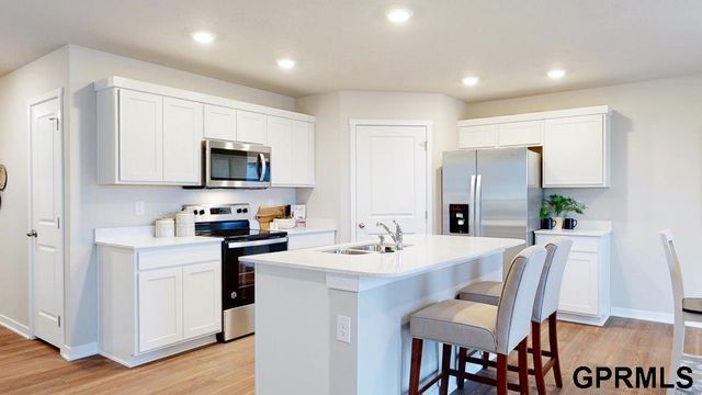 18468 Aurora Street, Omaha, NE 68136