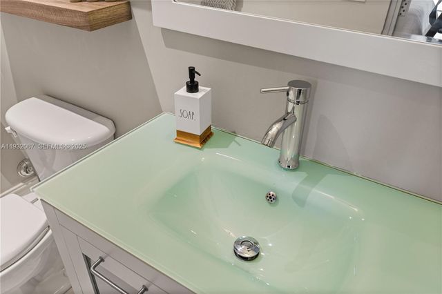 737 Alhambra Cir, Coral Gables, FL 33134