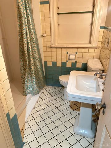 20 Sherry Road, Wyoming, OH 45215