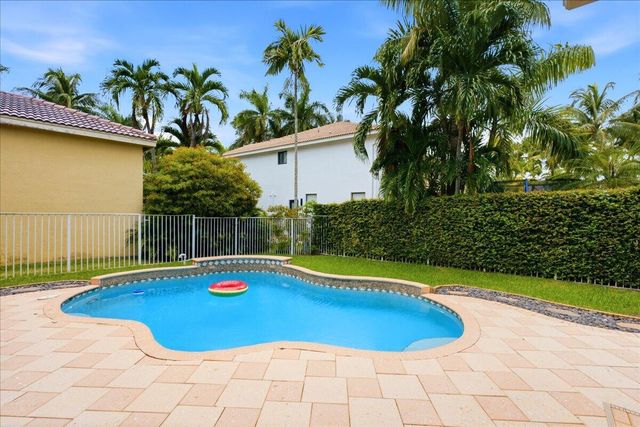 2458 Greenbrier Court, Weston, FL 33327