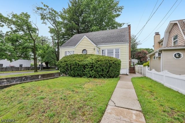 215 Henley Ave, New Milford Boro, NJ 07646