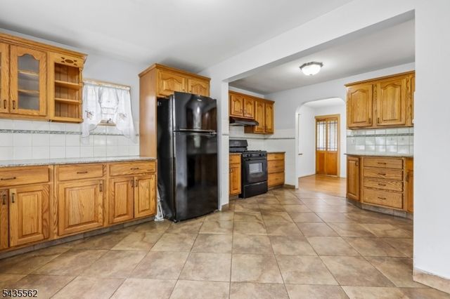 215 Henley Ave, New Milford Boro, NJ 07646