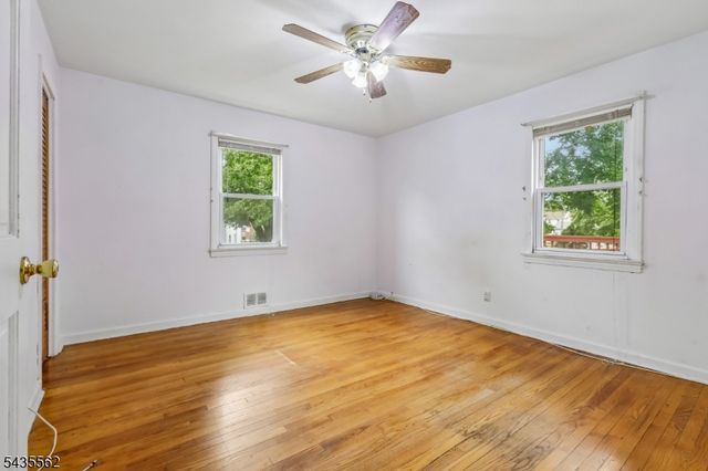215 Henley Ave, New Milford Boro, NJ 07646