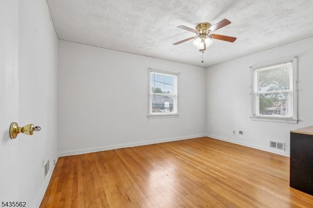215 Henley Ave, New Milford Boro, NJ 07646