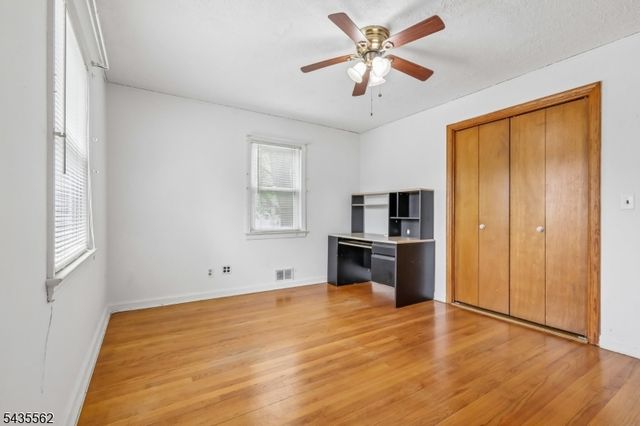 215 Henley Ave, New Milford Boro, NJ 07646
