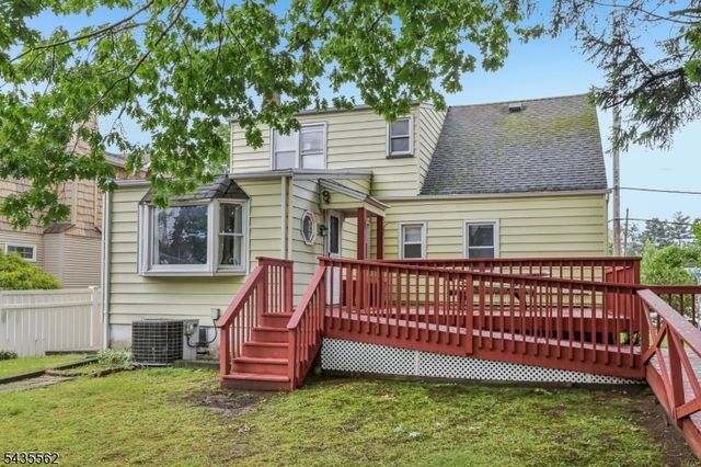 215 Henley Ave, New Milford Boro, NJ 07646